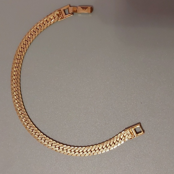 Vintage Gold Tone Herringbone Chain Foldover Clasp Bracelet - Picture 2 of 4